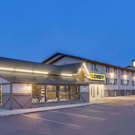 Super 8 By Wyndham Mitchell Motel Exterior photo