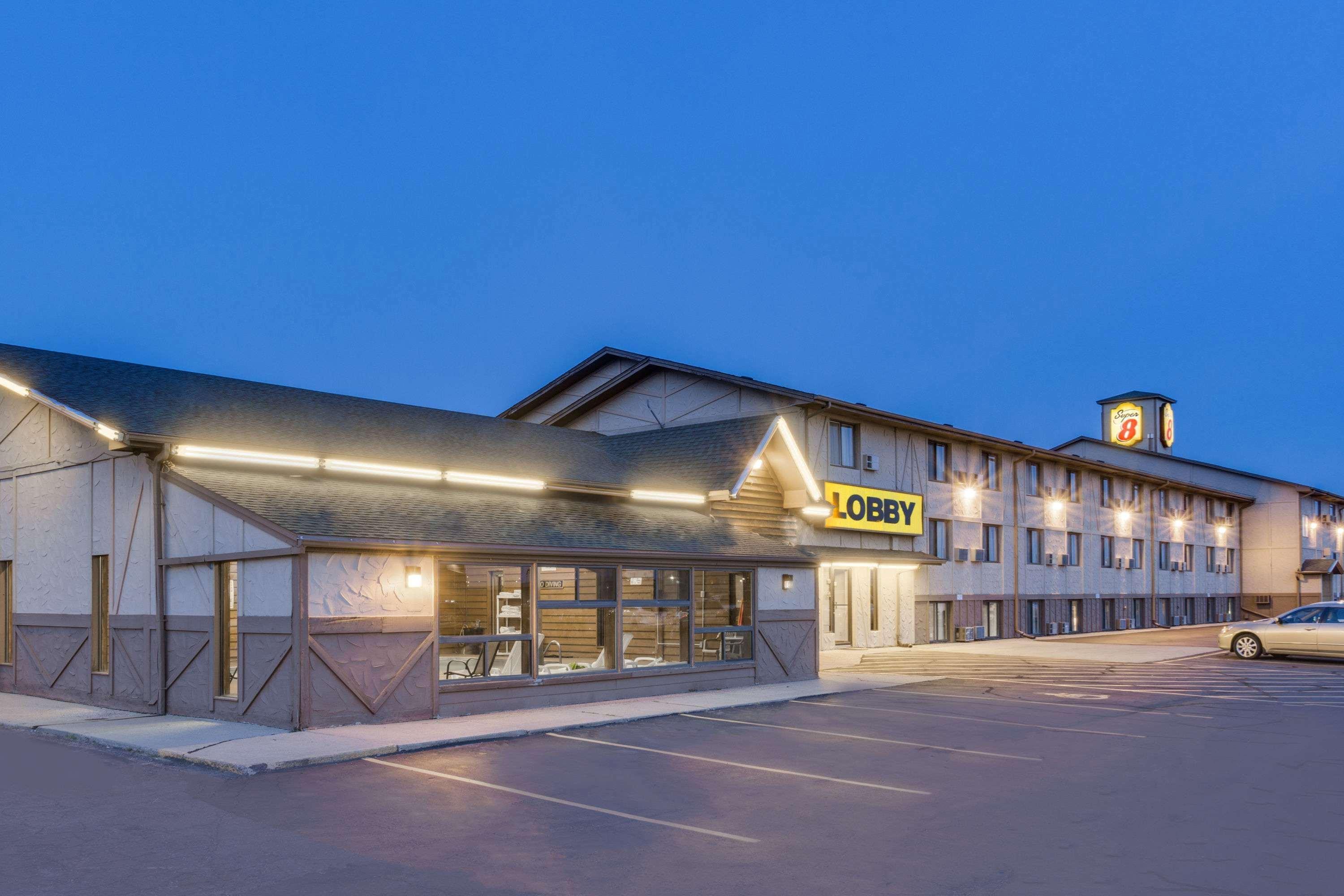 Super 8 By Wyndham Mitchell Motel Exterior photo