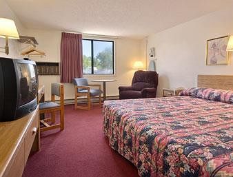 Super 8 By Wyndham Mitchell Motel Room photo